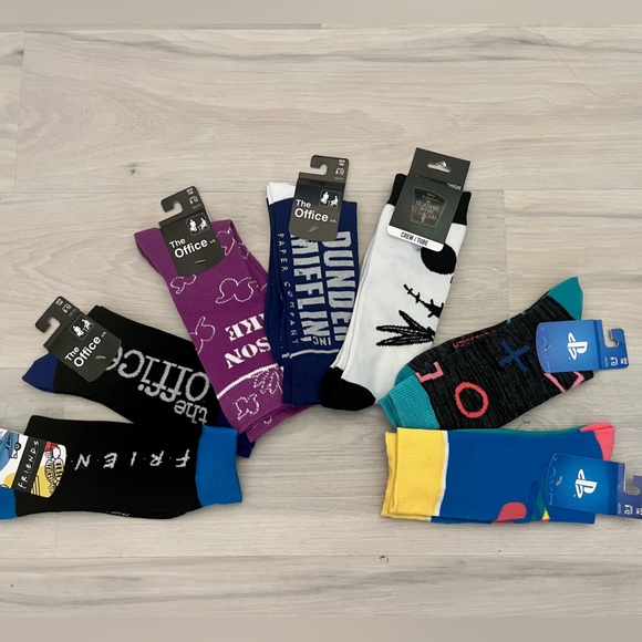 Brand New Men’s size 8-12 Socks (Office/Play Station/Friends) - Picture 1 of 10